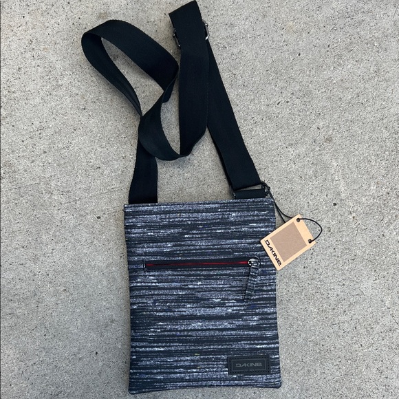Dakine Other - Dakine Gray and Black Messenger Bag